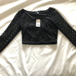 Lace long sleeve crop top
